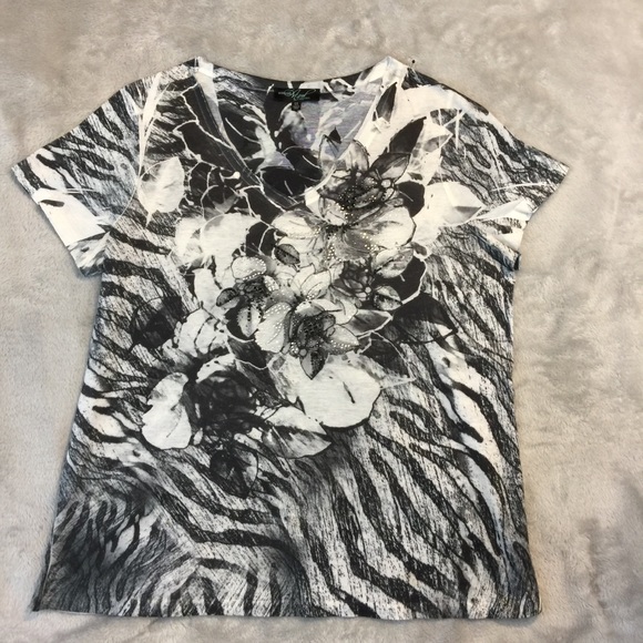 Lightweight Summer Top With Bling - Picture 2 of 5